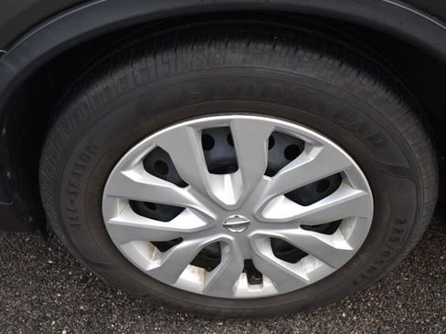 Used 2018 Nissan Rogue S FWD image 12