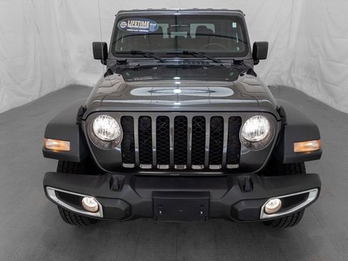 Used 2023 Jeep Gladiator Sport image 2