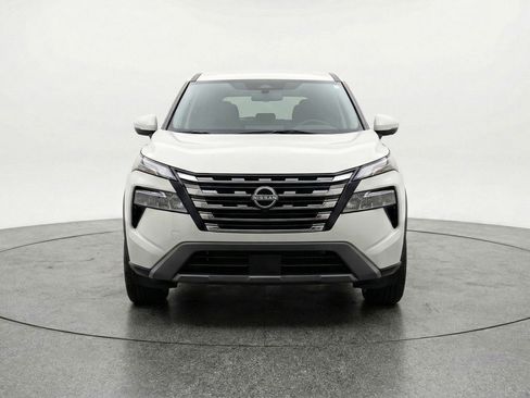 Used 2025 Nissan Rogue SV FWD image 2