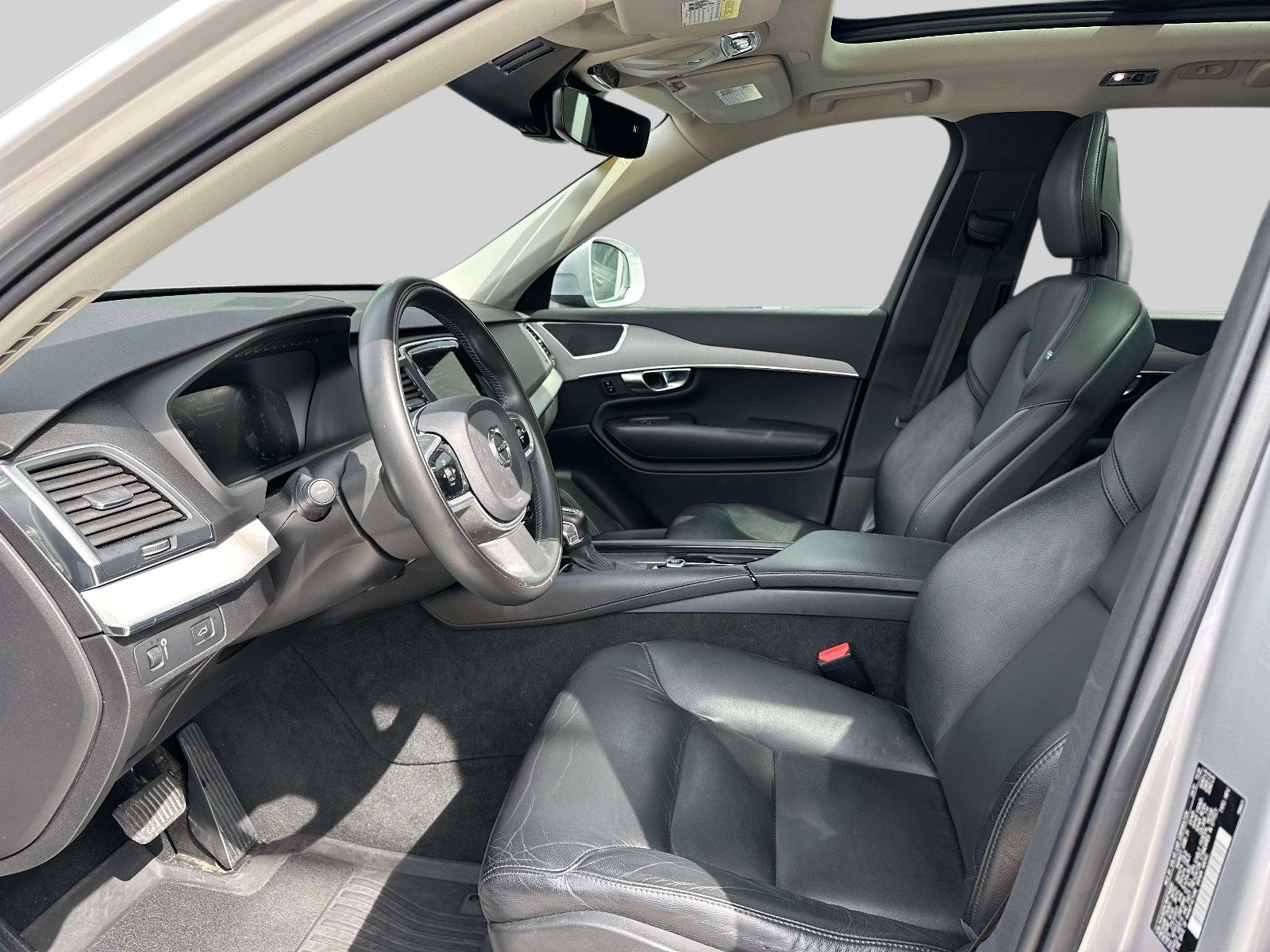 Used 2021 Volvo XC90 T5 Momentum w/ Climate Package AWD/4WD image 16