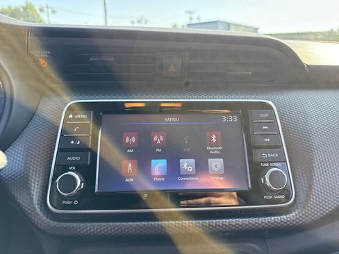 Used 2019 Nissan Kicks S FWD image 10