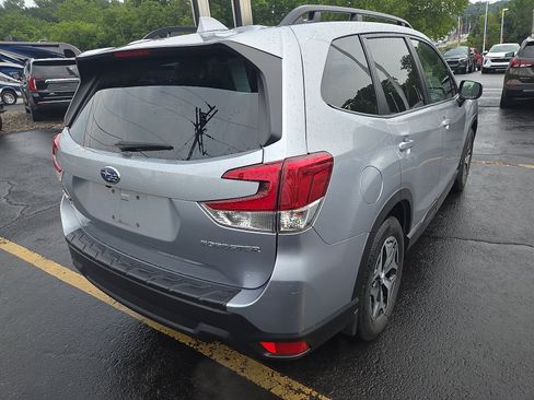 Used 2023 Subaru Forester Premium AWD/4WD image 3