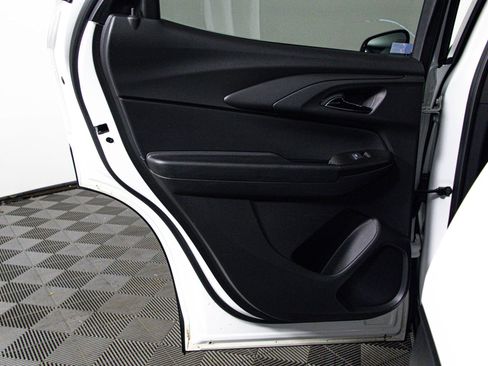 Used 2023 Chevrolet TrailBlazer RS FWD image 36