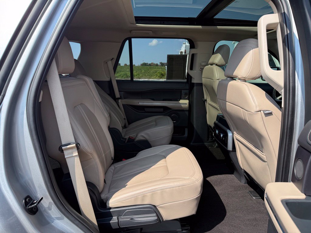 Used 2023 Ford Expedition Limited AWD/4WD image 22