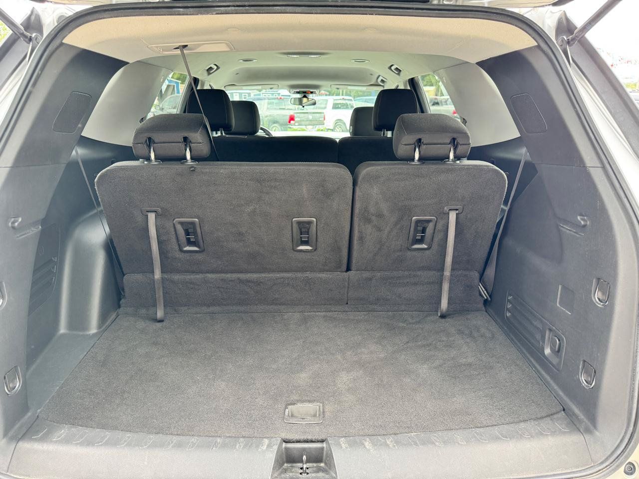 Used 2021 Chevrolet Traverse LS FWD image 11