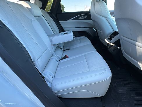 Used 2025 Cadillac Lyriq Luxury image 25