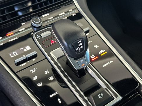 Used 2023 Porsche Panamera image 20