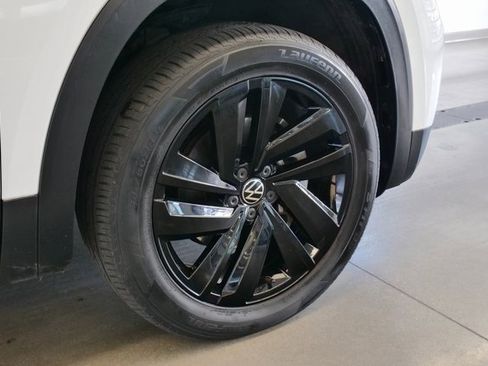 Used 2022 Volkswagen Atlas Cross Sport SE image 8