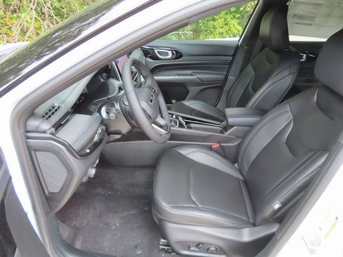 New 2026 Jeep Compass Limited w/ Sun, Sound & Navigation Group image 23