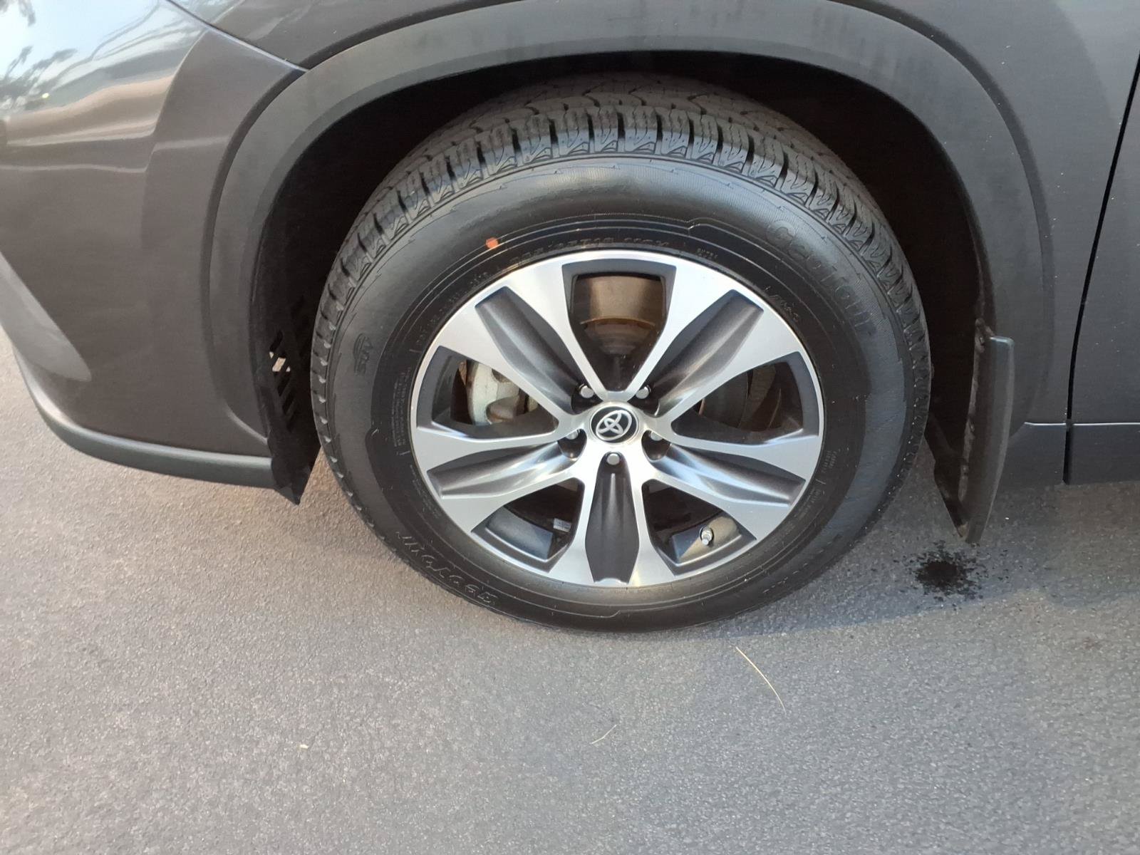 Used 2023 Toyota Highlander XLE FWD image 9