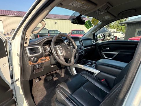 Used 2017 Nissan Titan SL image 12