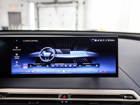 Used 2026 BMW iX xDrive60 w/ Premium Package image 18