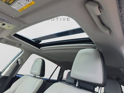 Used 2018 Toyota RAV4 Limited AWD/4WD image 12