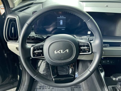 Certified 2025 Kia Sorento EX w/ Panoramic Sunroof Package image 15