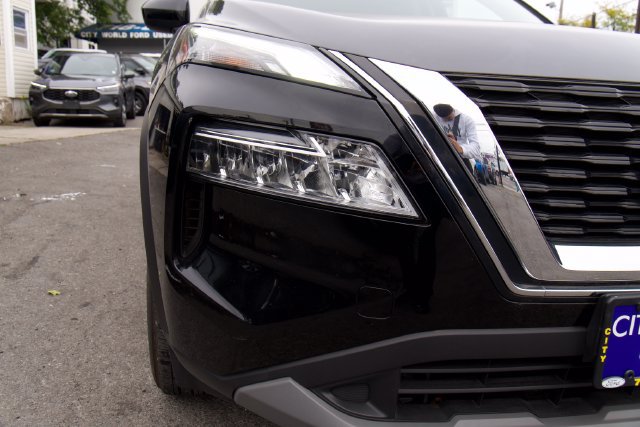 Used 2023 Nissan Rogue SV AWD/4WD image 9