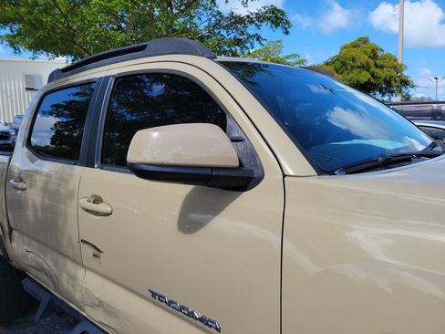 Used 2017 Toyota Tacoma SR5 w/ Tow Package RWD image 9