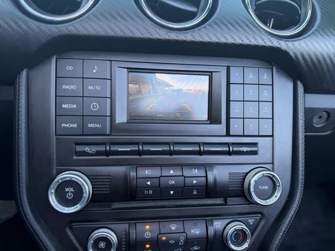 Used 2016 Ford Mustang Convertible image 21