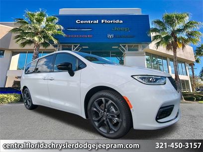 New 2026 Chrysler Pacifica Select