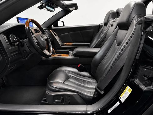 Used 2009 Cadillac XLR RWD image 9