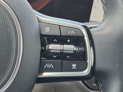 Certified 2025 Kia Sorento S FWD image 11