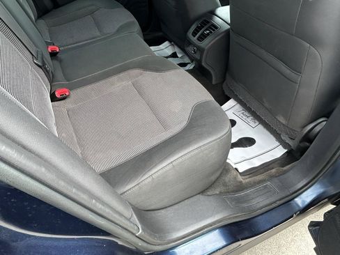 Used 2016 Ford Taurus SEL FWD image 11