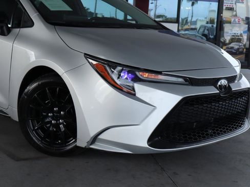 Used 2022 Toyota Corolla LE image 2