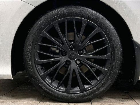 Used 2020 Toyota Camry XLE image 7