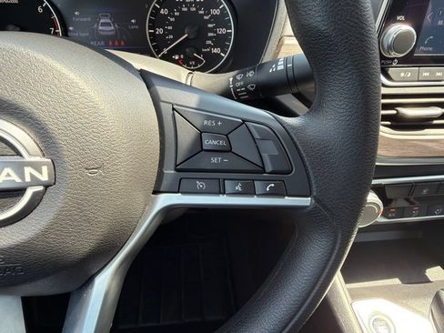 Used 2025 Nissan Altima 2.5 SV FWD image 25