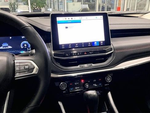 Used 2022 Jeep Compass Trailhawk w/ Trailhawk Elite Group image 9