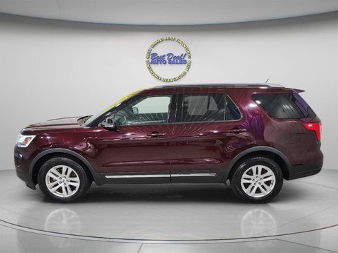 Used 2018 Ford Explorer XLT w/ Equipment Group 202A AWD/4WD image 3