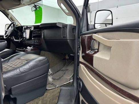 Used 2022 GMC Savana 2500 Extended w/ Enhanced Convenience Package RWD image 21