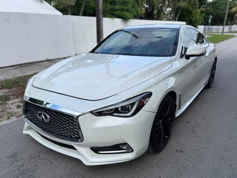 Used 2017 INFINITI Q60 3.0t w/ Cargo Package RWD image 4