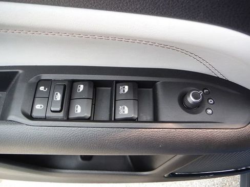 Used 2025 Jeep Compass Limited AWD/4WD image 21