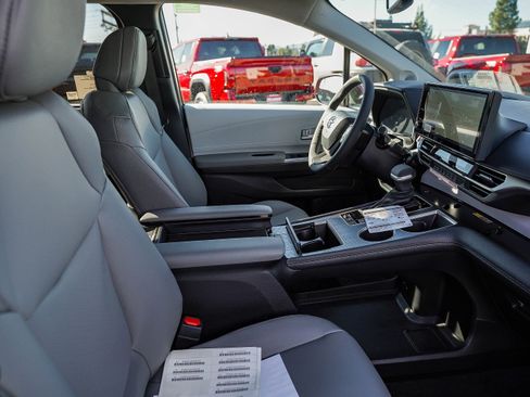 New 2026 Toyota Sienna XLE image 20