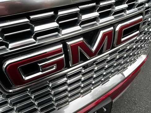 Used 2021 GMC Yukon XL Denali w/ Denali Premium Package image 35