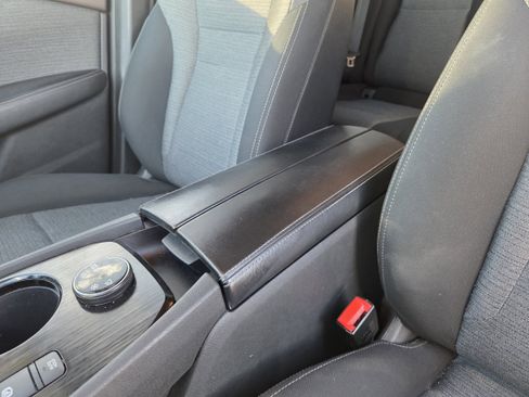 Used 2022 Nissan Rogue SV image 25