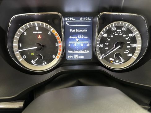 Used 2017 Nissan Titan SV image 11