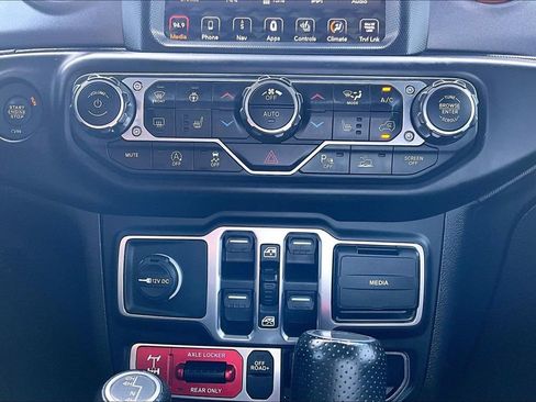 Used 2021 Jeep Gladiator Mojave AWD/4WD image 32