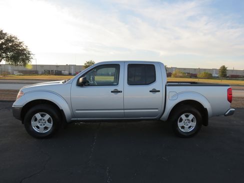 Used 2006 Nissan Frontier SE w/ (P01) Power Pkg image 3