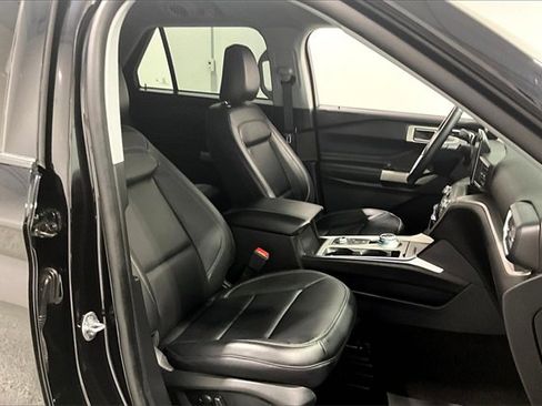 Used 2023 Ford Explorer XLT image 31