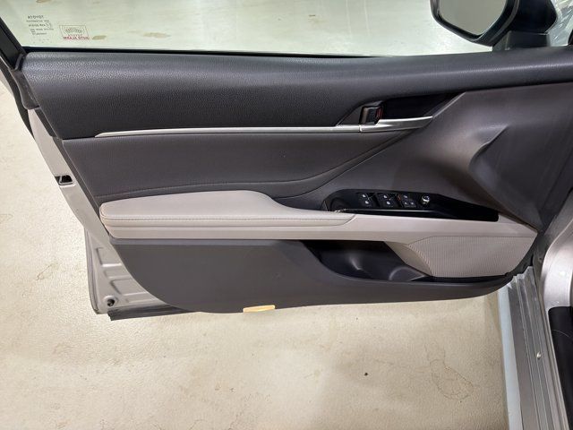 Used 2018 Toyota Camry XLE FWD image 17