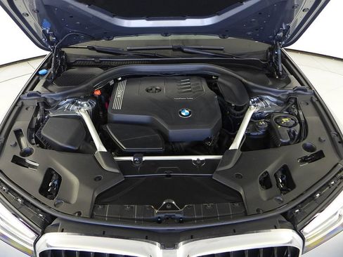 Used 2023 BMW 530i w/ Convenience Package RWD image 6
