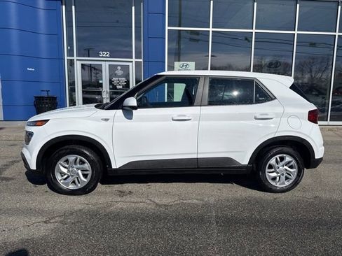 Used 2026 Hyundai Venue SE image 9