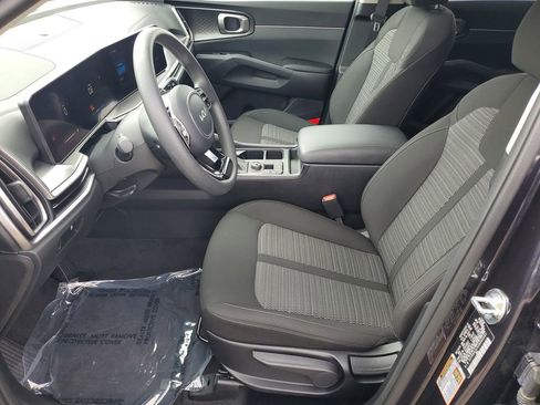 Used 2025 Kia Sorento LX FWD image 5