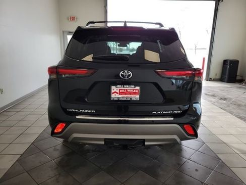 New 2026 Toyota Highlander Platinum image 6