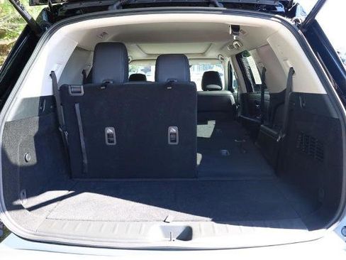 Certified 2025 Nissan Pathfinder SL w/ SL Premium Package FWD image 8