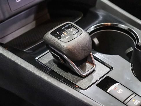 Used 2025 Nissan Rogue SV AWD/4WD image 19