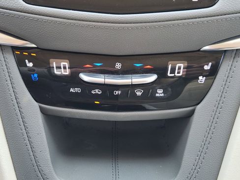Used 2022 Cadillac XT5 Premium Luxury FWD image 19