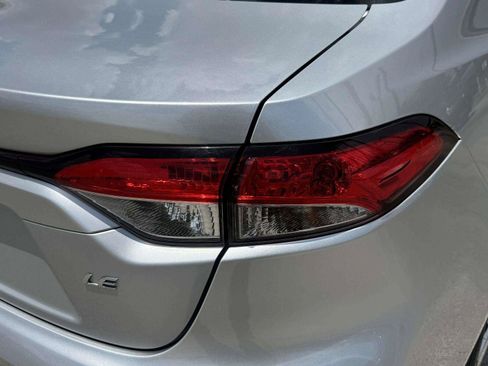 Used 2021 Toyota Corolla LE FWD image 16