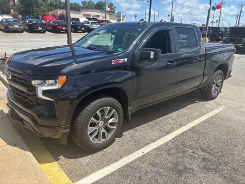 Used 2025 Chevrolet Silverado 1500 RST AWD/4WD image 2